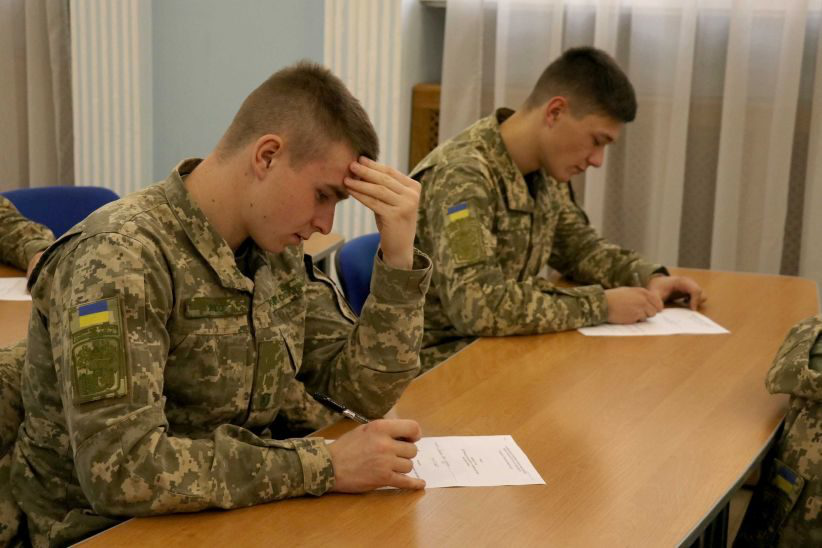 Військові під час служби вивчатимуть англійську мову