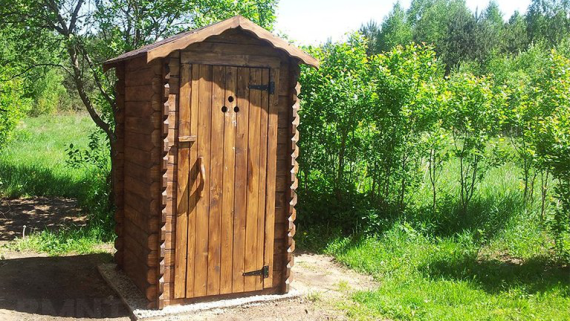 Волинянин викрав з кладовища дерев'яний туалет