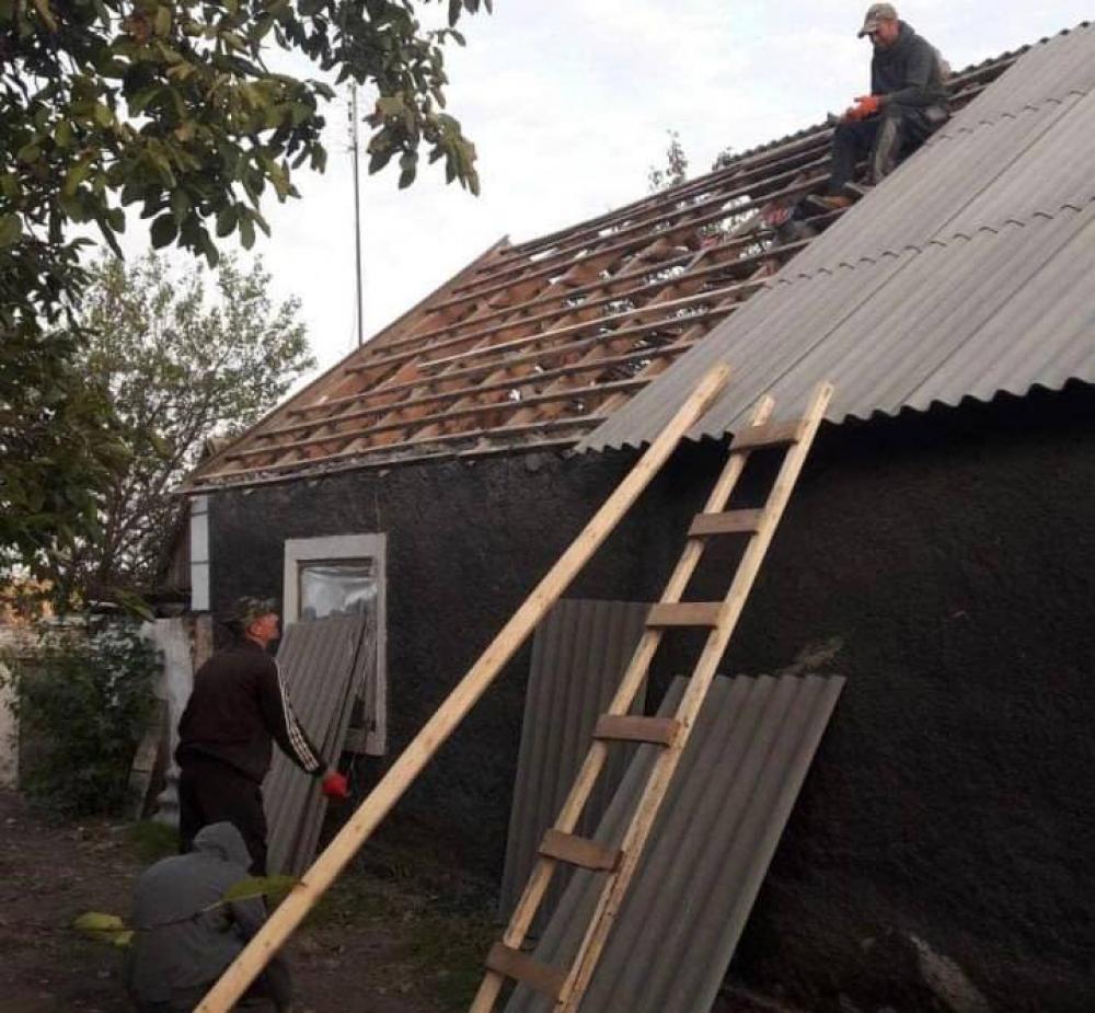 Волонтери з Рівненщини продовжують відбудовувати будинки херсонців