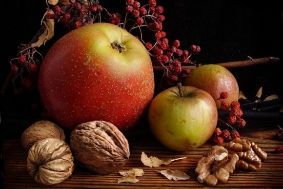 Волоські горіхи та яблука захищають від інсульту