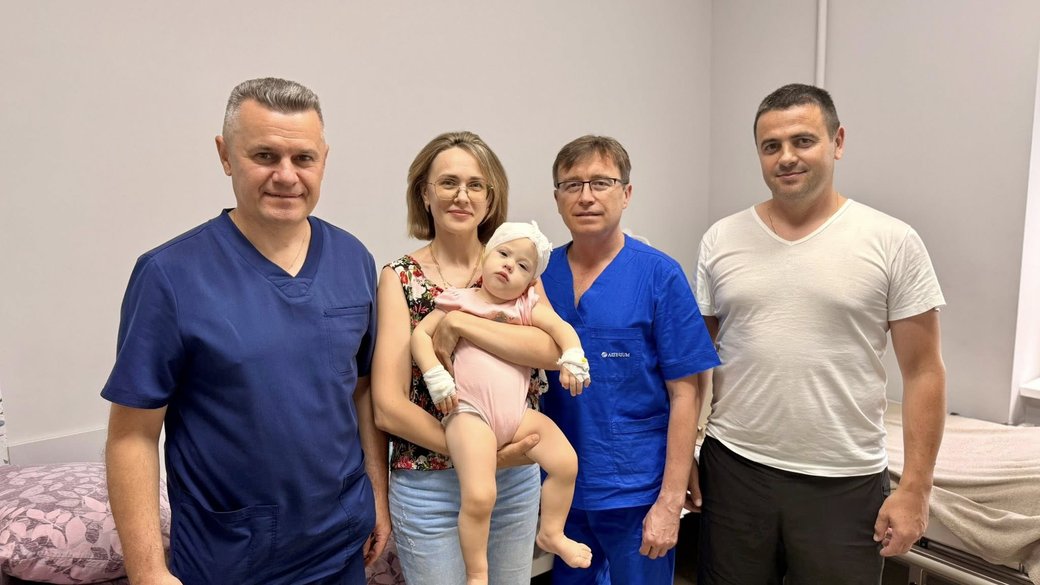 З народження не чула: дівчинку з Рівненщини оперували львівські лікарі