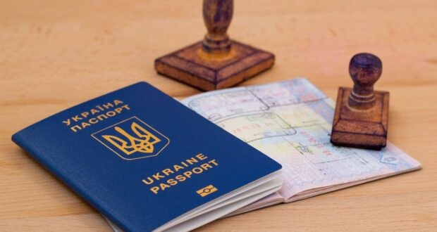 З початку війни на Рівненщині оформили понад 15 тисяч закордонних паспортів