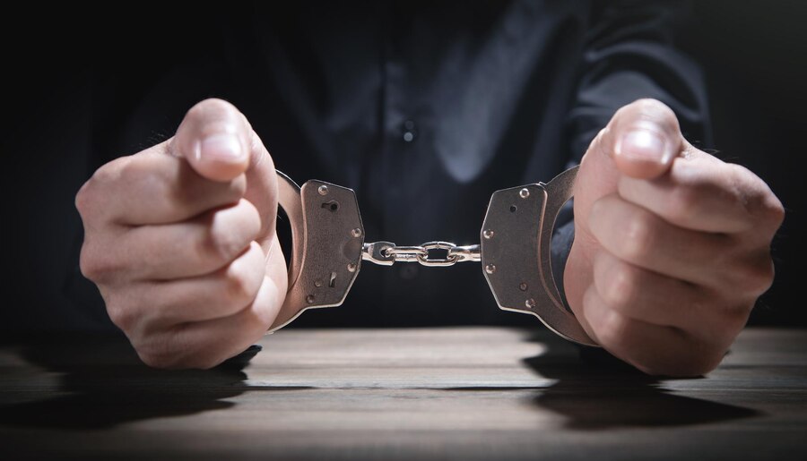 За сексуальне насильство над 3-річною сестрою відправили за грати