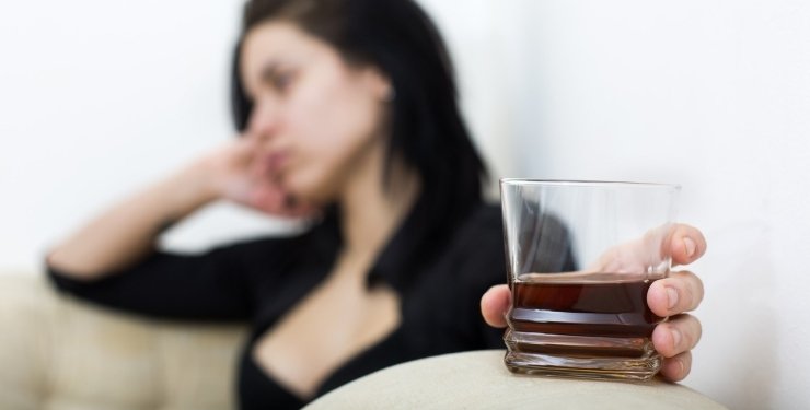 Жінки й алкоголь: чому п`ють