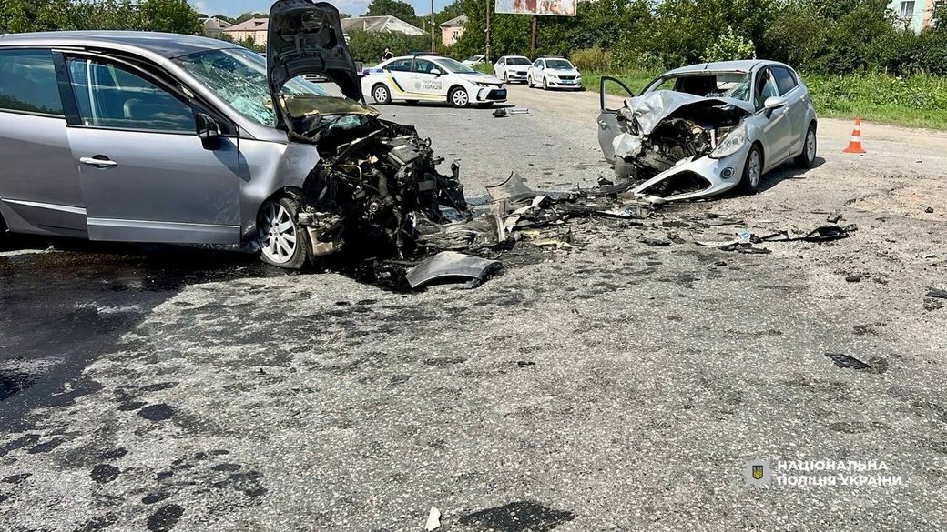 Зіткнулись автомобілі: п’ятеро травмованих, дворічний хлопчик не вижив