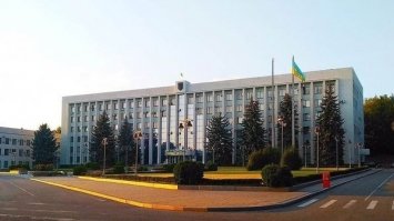 12 політичних партій висувається до обласної ради
