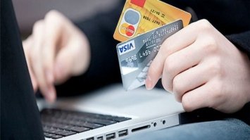 15 тисяч доларів США та майже 100 тисяч гривень віддали аферистам жителі Рівненщини