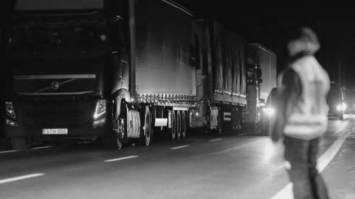 35-річний український водій помер в черзі вантажівок на кордоні