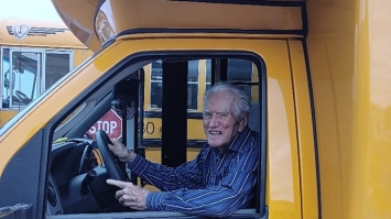94-річний американець - найстарший водій автобуса у світі