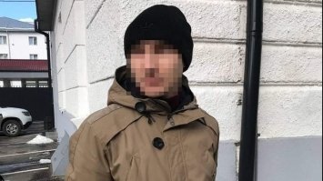 У Рівному патрульні затримали підозрілого чоловіка, який фотографував укриття (ФОТО)