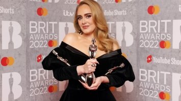 Адель у сукні від українського бренду стала тріумфатором Brit Awards 2022