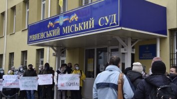 Арештувати гвалтівника вимагають потерпілі