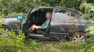 Авто - у кюветі на Рівненщині, але водій запевняє, що напився уже після ДТП 