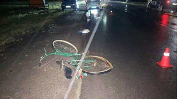 Автобус наїхав на велосипедиста: чоловік у реанімації