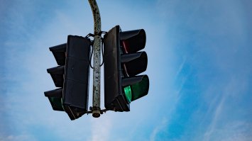 Біля технікуму у Рівному замінять світлофори