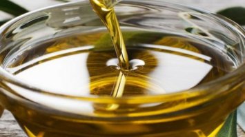   Чому колір пляшки має значення: як не помилитися з оливковою олією