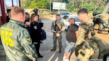 Дали хабар прикордоннику і відразу потрапили до поліції 