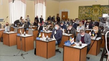 Депутати Рівнеради вимагають заборонити діяльність антиукраїнських політичних сил