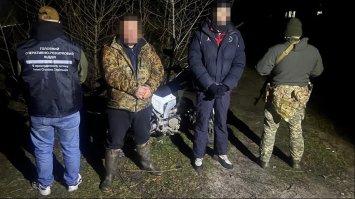 До кордону – на мотоциклі: багатодітний батько допомагав втікачам втекти з України