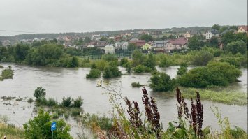  Дощі затопили Львів: паралізовані дороги, знеструмлені десятки сіл