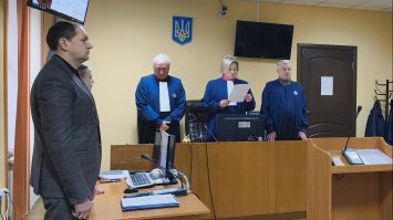 Довічне позбавлення волі: за розбещення та зґвалтування дитини