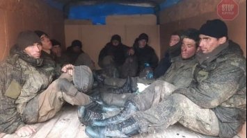 «Друга армія світу» збирає із восьмирічних дітей цукерки та шкарпетки солдатам