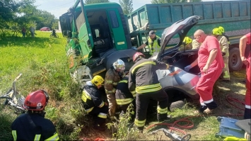 ДТП у селі Велика Омеляна: жінка загинула, чоловік із дитиною — в лікарні