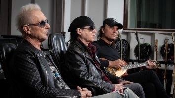 Гурт SCORPIONS під час концерту в Лас-Вегасі присвятив Україні свій хіт «Winds of Change»