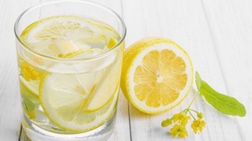 Хочете менше їсти — пийте воду з лимоном