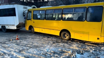 Ледь не загинув водій маршрутки, коли хотів її зупинити 