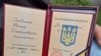 Матері загиблого Героя з Дубенщини вручили нагороду сина