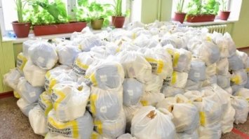 Майже 200 тисяч продуктових наборів вже відправили із Рівненщини у Чернігівську область