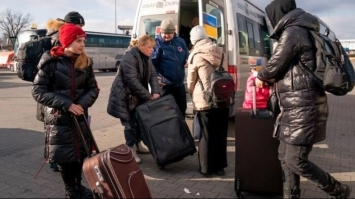 Майже половина українських біженців хочуть отримати нове громадянство