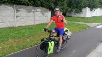 Музикант із Здовбиці об’їхав Європу на велосипеді, збираючи гроші для ЗСУ