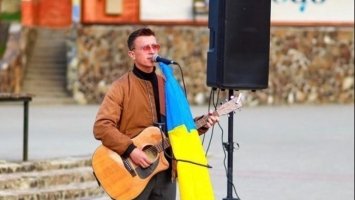 Музикант з Рівного відіграв понад 60 вуличних концертів в шести областях України