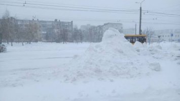 На автодорозі Київ-Чоп поблизу зупинки знайшли чоловіка якого присипало снігом