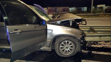 На Дубенщині BMW X5 в’їхав у відбійник: постраждав водій та пасажир