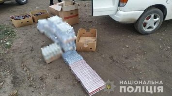 На Дубенщині викрили чоловіка, який перевозив підроблений алкоголь та цигарки