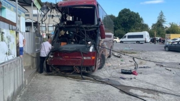 На Хмельниччині автобус, що віз дітей до Болгарії, потрапив у ДТП