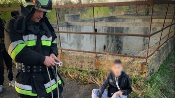  На Львівщині рятувальники витягнули 13-річного хлопчика із каналізаційного колектора