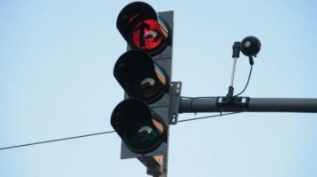 На перехресті у Рівному тимчасово відключать світлофор