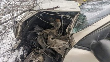 На Рівненщині - ДТП: вантажівка зіткнулась з легковиком та опинилася у кюветі