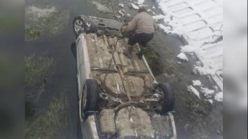 На Рівненщині із мосту у воду зірвалось авто (ФОТО)