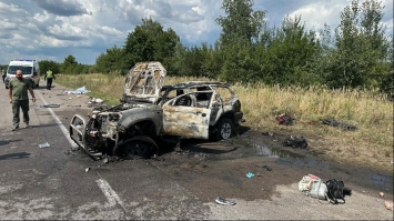 На Рівненщині перекинулось авто і загорілось: є загиблі 