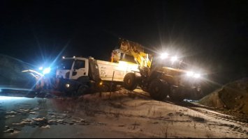 На Рівненщині розчищають дороги від снігу: проїзд забезпечено