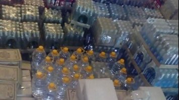 На Рівненщині знищать десятки тисяч пляшок сурогатного алкоголю