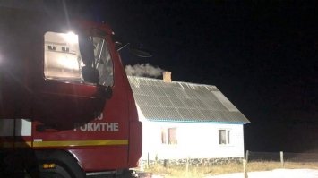 На Рокитнівщині вогонь намагався знищити житловий будинок
