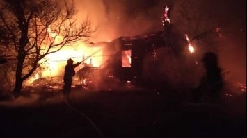 На селі на Рівненщині - палав будинок, а всередині виявили мертвого чоловіка