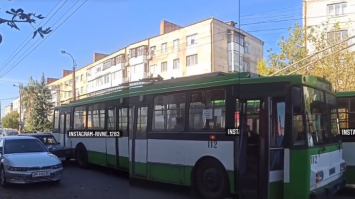 На Відінській ДТП: не розминулися тролейбус та учбове авто