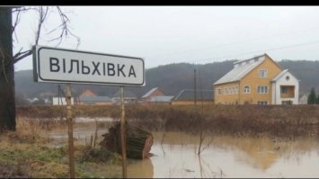 На Закарпаття прийшла страшна повінь. Змило 14 річного підлітка(ВІДЕО)